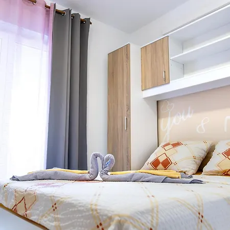 Apartment Anamaria Pag Town