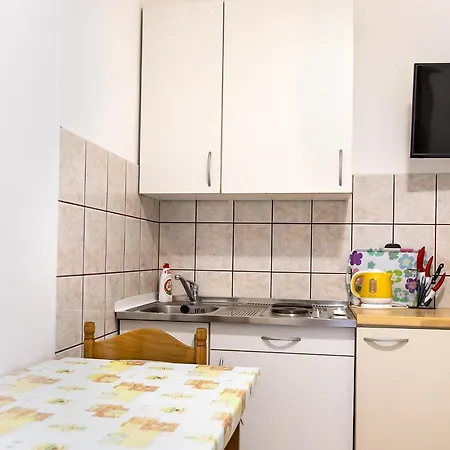 Anamaria Apartman Pag Town