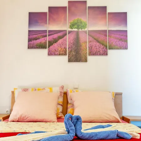 Anamaria Apartman Pag Town