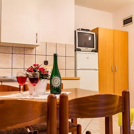 Anamaria Apartman Pag Town